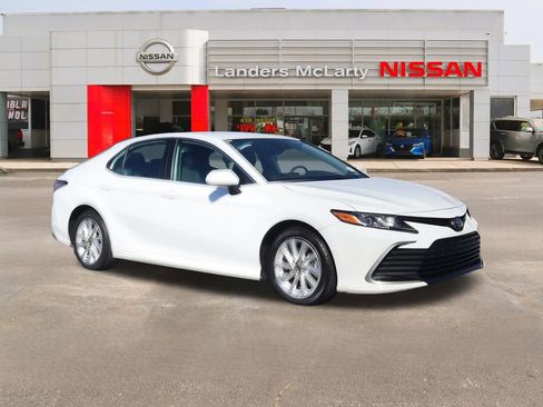 Used 2024 Toyota Camry LE w/ Convenience Package image 1