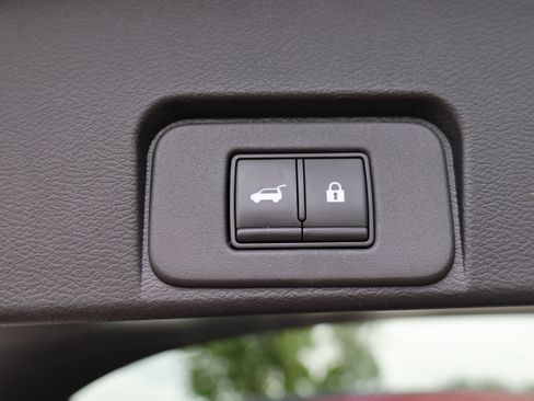 Used 2021 Nissan Rogue Platinum AWD/4WD image 6