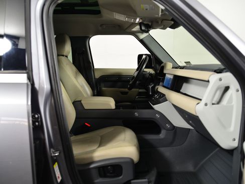 Used 2020 Land Rover Defender 110 SE image 21