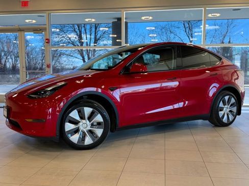 Used 2023 Tesla Model Y Long Range AWD/4WD image 1