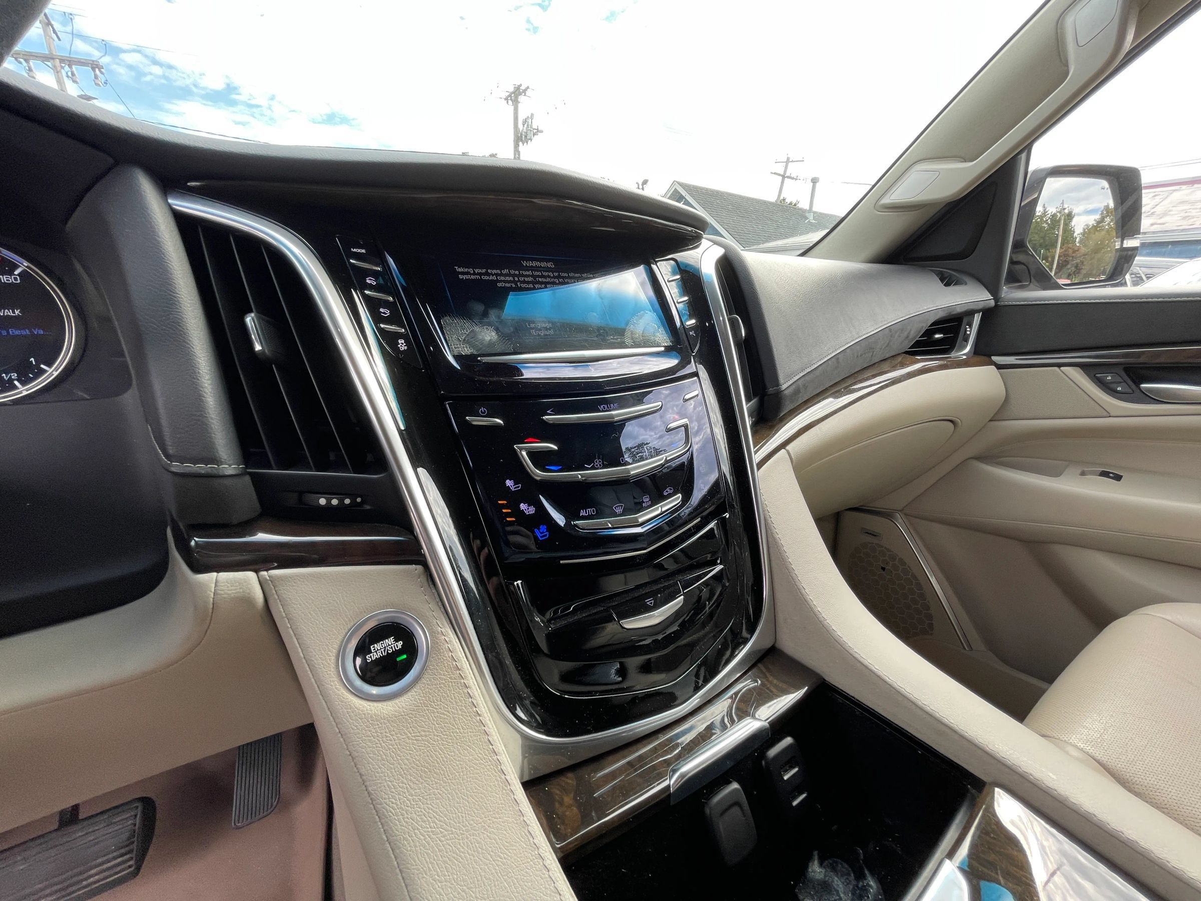 Used 2018 Cadillac Escalade ESV Luxury AWD/4WD image 10