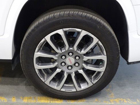 Used 2023 GMC Acadia Denali image 39