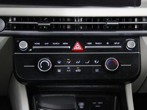 Certified 2025 Hyundai Tucson SE FWD image 22