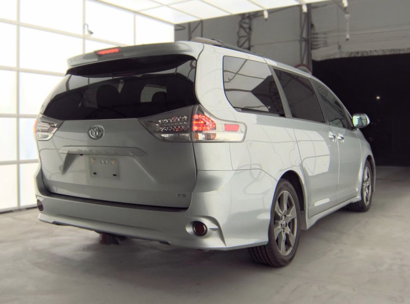 Used 2019 Toyota Sienna SE FWD image 4