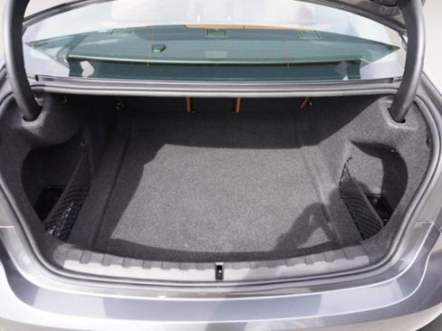 Used 2022 BMW 330i xDrive Sedan w/ Driving Assistance Package image 10