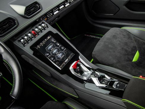 Used 2021 Lamborghini Huracan EVO image 34