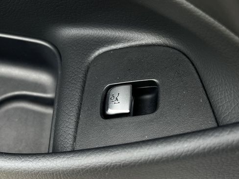 Used 2019 Mercedes-Benz E 300 image 17
