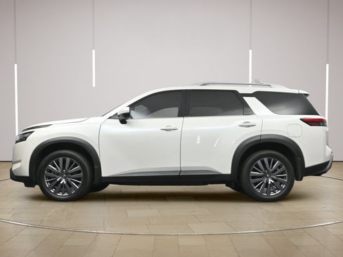 Certified 2024 Nissan Pathfinder SL w/ SL Premium Package FWD image 32