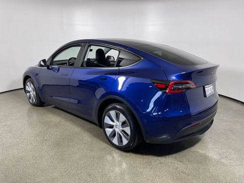 Used 2023 Tesla Model Y AWD image 5