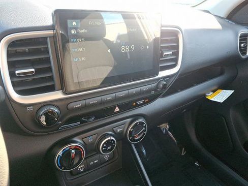 New 2026 Hyundai Venue SE image 9