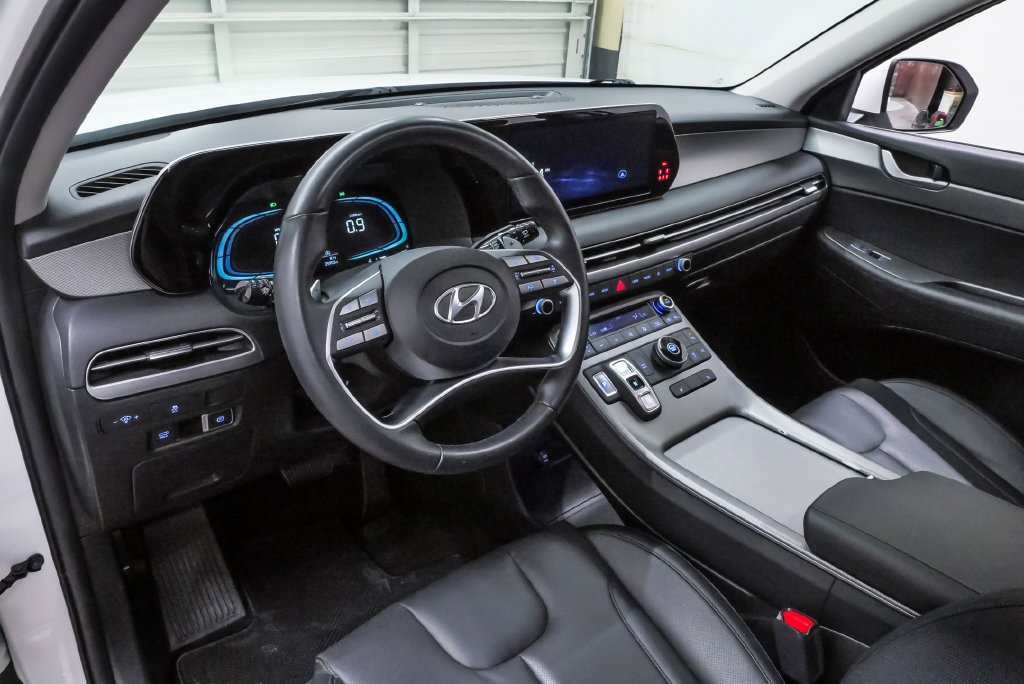 Used 2024 Hyundai Palisade XRT FWD image 2