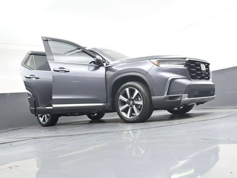 Used 2025 Honda Pilot Touring image 41