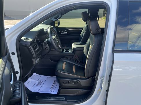 Used 2024 GMC Yukon AT4 w/ AT4 Premium Plus Package AWD/4WD image 9