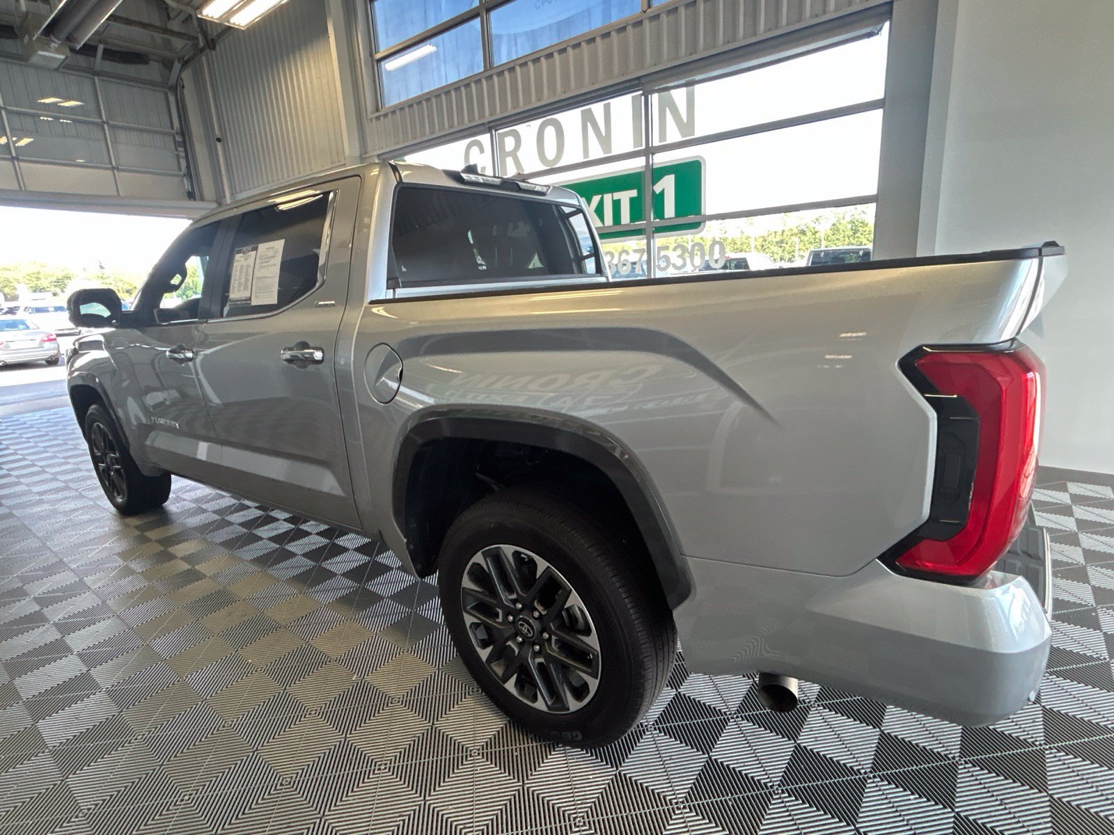 Used 2026 Toyota Tundra Limited AWD/4WD image 4