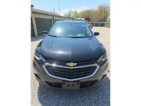 Used 2019 Chevrolet Equinox LT FWD image 2