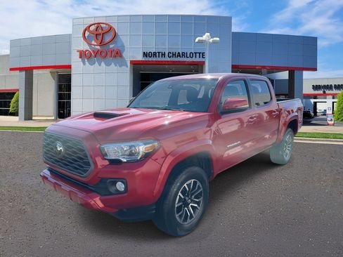Used 2022 Toyota Tacoma TRD Sport w/ Technology Package image 4