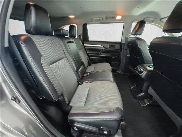 Used 2018 Toyota Highlander Plus AWD/4WD image 22