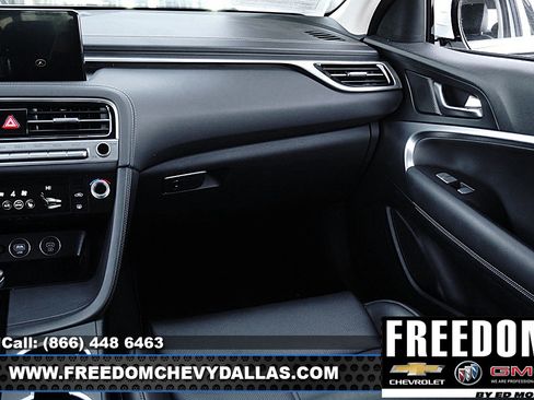 Used 2025 Genesis G70 2.5T image 34