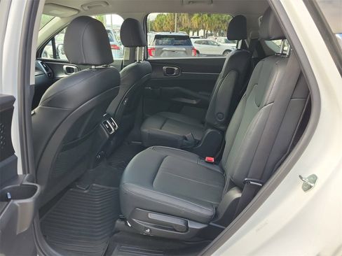 Used 2023 Kia Sorento EX image 11