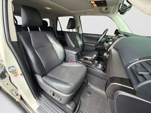 Used 2019 Toyota 4Runner Limited AWD/4WD image 23