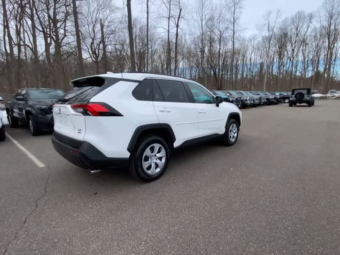 Used 2021 Toyota RAV4 LE image 11