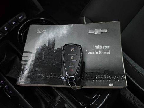 Used 2022 Chevrolet TrailBlazer LT AWD/4WD image 38