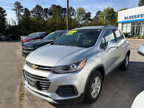 Used 2017 Chevrolet Trax LT w/ LT Convenience Package AWD/4WD image 6