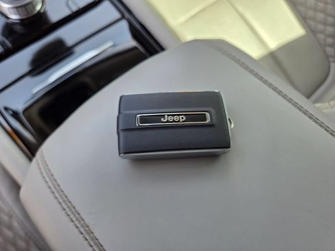 Used 2022 Jeep Grand Cherokee Summit RWD image 32
