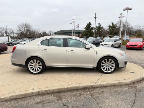 Used 2009 Lincoln MKS AWD image 4