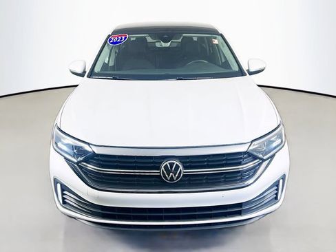 Used 2023 Volkswagen Jetta SEL FWD image 3