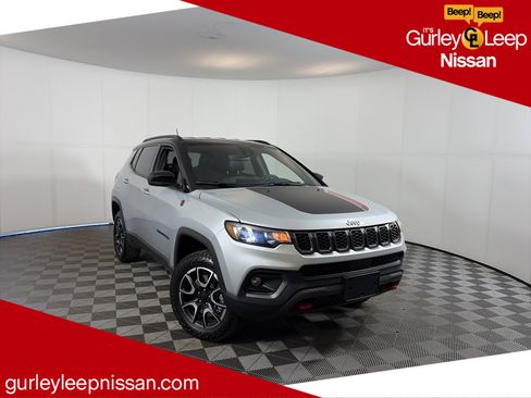 Used 2024 Jeep Compass Trailhawk image 1