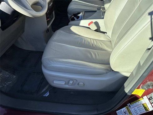 Used 2012 Toyota Sienna image 15