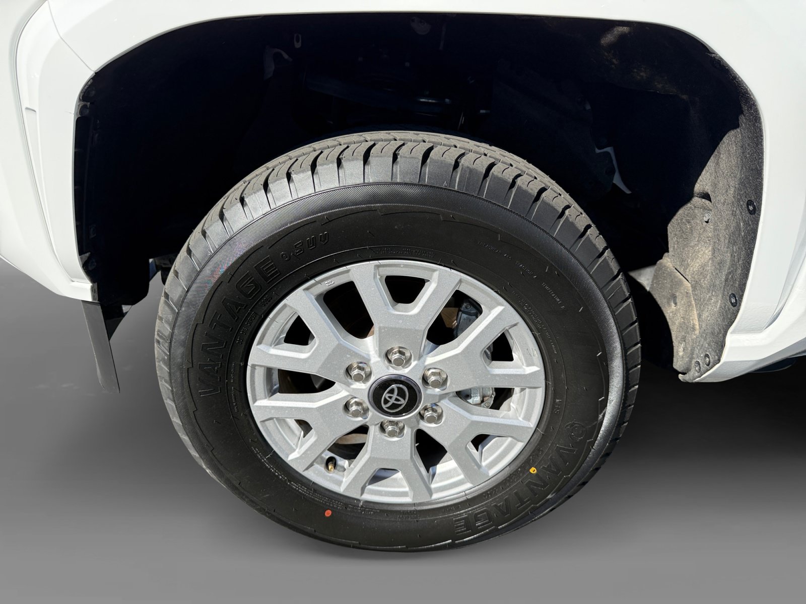 Used 2025 Toyota Tacoma SR5 AWD/4WD image 9