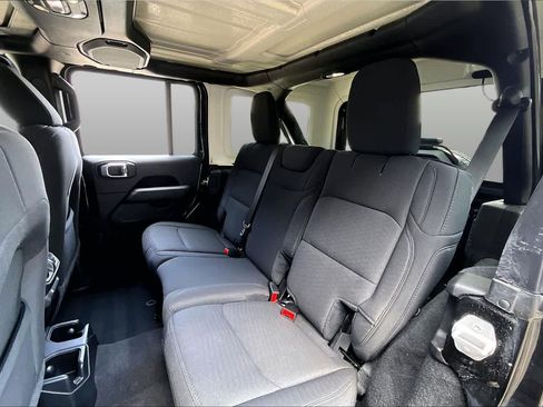 Used 2019 Jeep Wrangler Unlimited Sahara AWD/4WD image 19