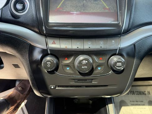 Used 2020 Dodge Journey Crossroad FWD image 21