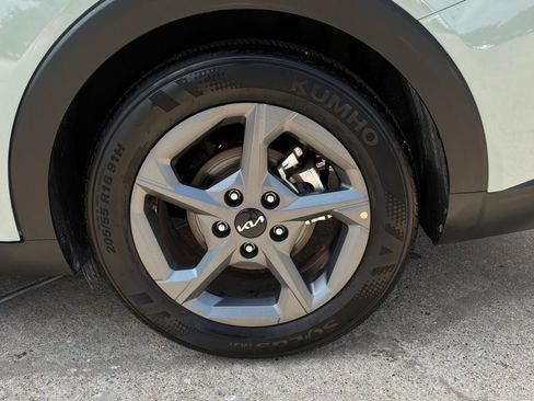 Used 2025 Kia K4 FWD image 9