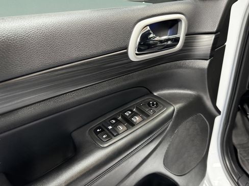 Used 2021 Jeep Grand Cherokee Laredo X image 19