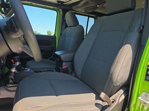 Used 2025 Jeep Wrangler Unlimited Sport AWD/4WD image 16