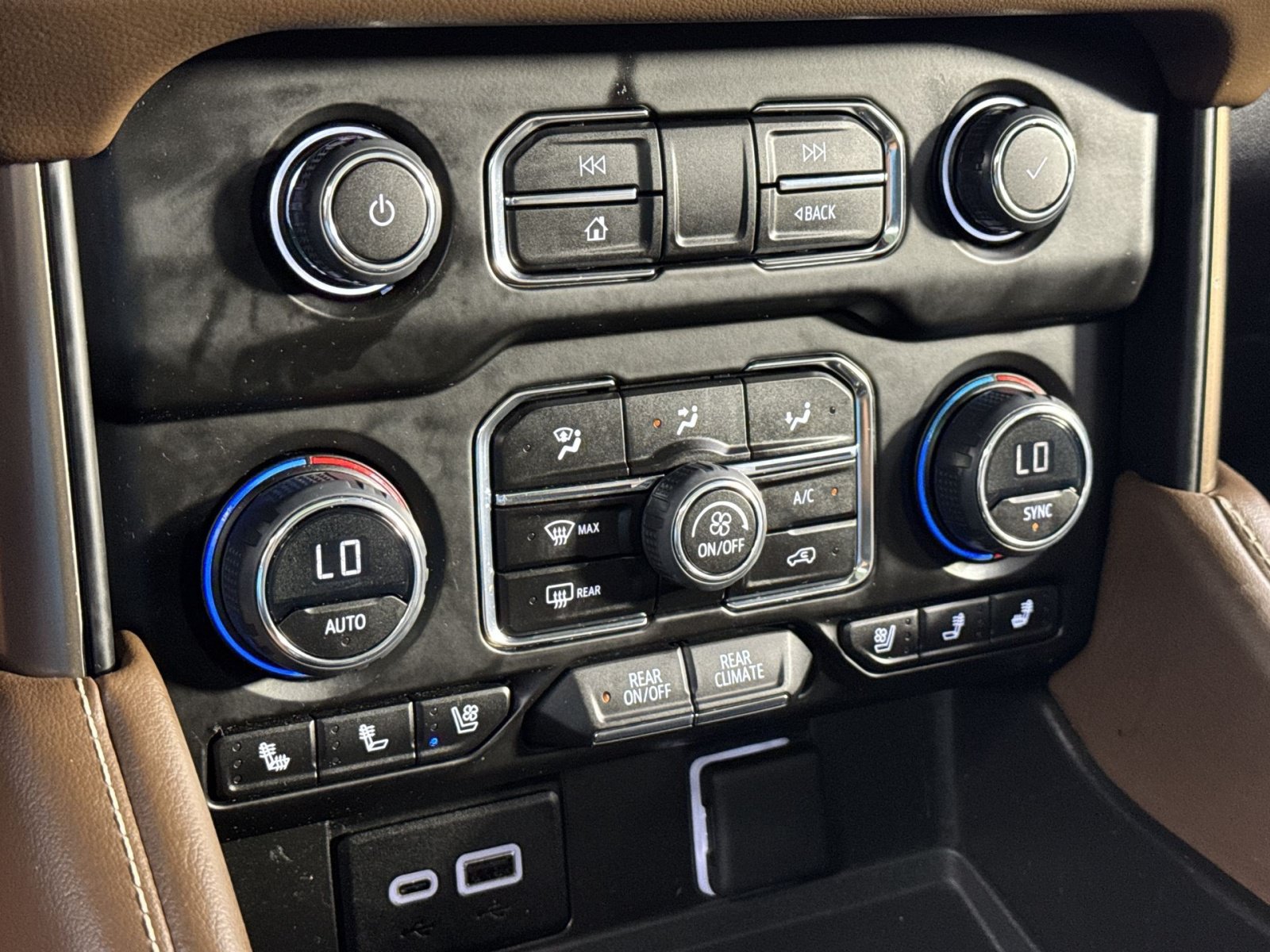 Used 2023 Chevrolet Tahoe High Country AWD/4WD image 33