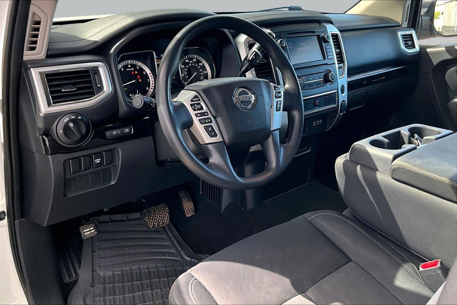 Used 2019 Nissan Titan SV RWD image 17