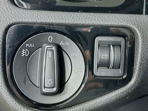 Used 2018 Volkswagen GTI SE w/ SE Leather Package image 11