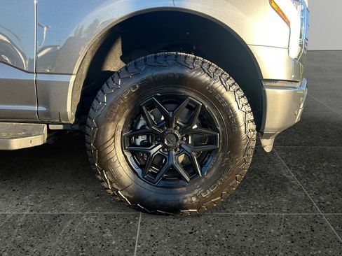 Used 2025 Ford F150 Lightning Lariat image 9