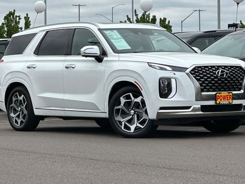 Used 2022 Hyundai Palisade Calligraphy FWD image 2