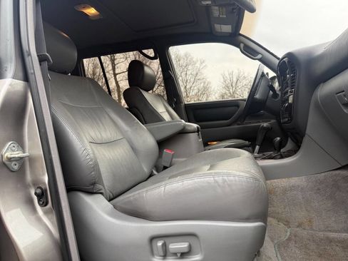 Used 2001 Toyota Land Cruiser image 49