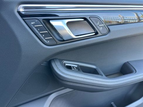 New 2026 Porsche Macan image 19