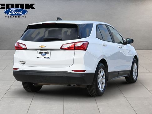 Used 2020 Chevrolet Equinox LS w/ LS Convenience Package FWD image 3