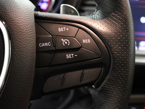 Used 2016 Dodge Challenger R/T image 19