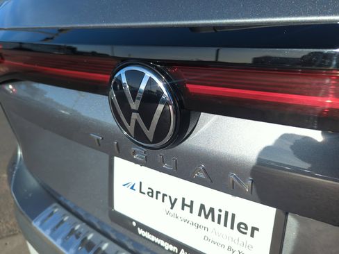 Used 2025 Volkswagen Tiguan S image 22