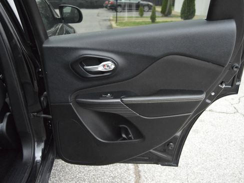 Used 2015 Jeep Cherokee Latitude image 22