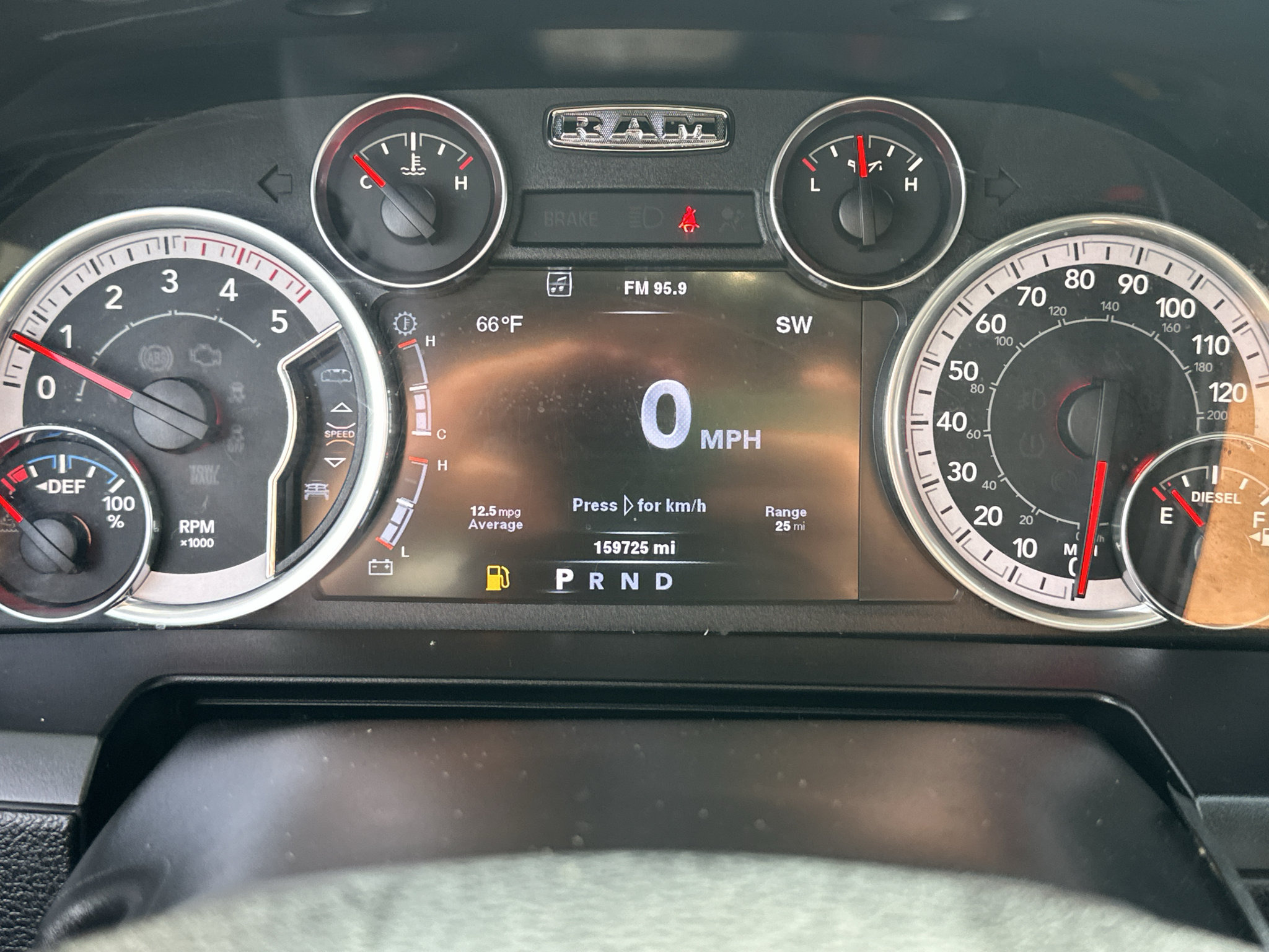 Used 2014 RAM 3500 Laramie w/ Convenience Group AWD/4WD image 9